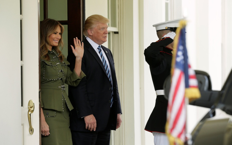 Đệ nhất phu nhân Melania Trump và Tổng thống Donald Trump ngày 27/4 đã đón tiếp Tổng thống Argentina Mauricio Macri và phu nhân Juliana Awada tại Nhà Trắng ở thủ đô Washington, Mỹ. (Ảnh: Reuters)