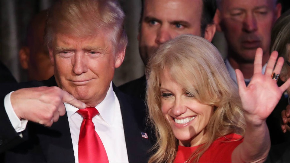 Tổng thống Donald Trump và Cố vấn Nhà Trắng Conway (Ảnh: The Hill)