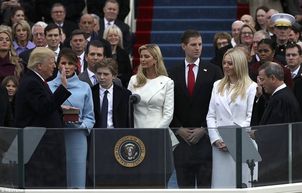 Dàn trai xinh gái đẹp nhà Tổng thống Donald Trump trong ngày tuyên thệ - 10
Các con của ông Trump đều là những người thành đạt, có học thức và giàu có. (Ảnh: Reuters)