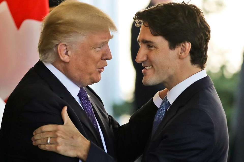 
Ngày 13/2, ông Trump tuyên bố Mỹ sẽ thúc đẩy hợp tác thương mại với Canada trong cuộc hội đàm với Thủ tướng Canada Justin Trudeau. Trước đó, ông Trump từng tuyên bố sẽ đàm phán lại Hiệp định thương mại tự do Bắc Mỹ (NAFTA) giữa Mỹ, Canada và Mexico để đưa ra những điều khoản có lợi hơn cho Mỹ.
