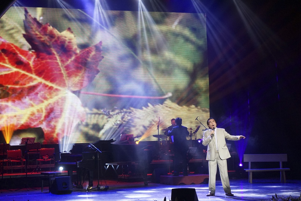 Thanh Lam hát mềm mại, biểu diễn sexy khi hát nhạc Phú Quang - 6 NSND Trung Đức hát Đâu phải bởi mùa thu.