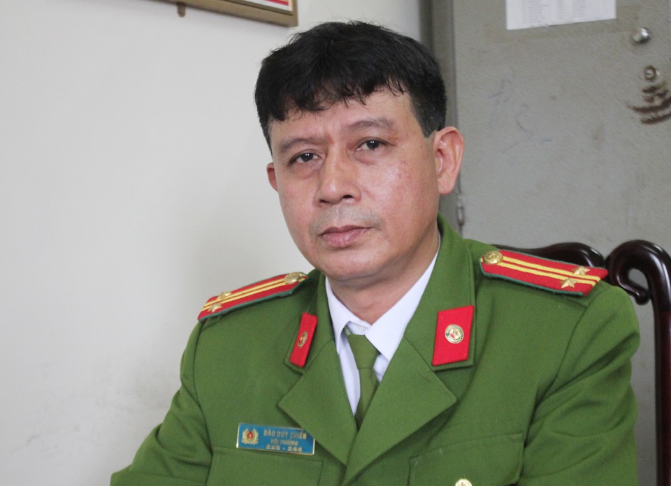 Trung tá Đào Duy Chiến - Đội trưởng Đội 3, Phòng cảnh sát phòng chống tội phạm về môi trường Công an tỉnh Nghệ An.