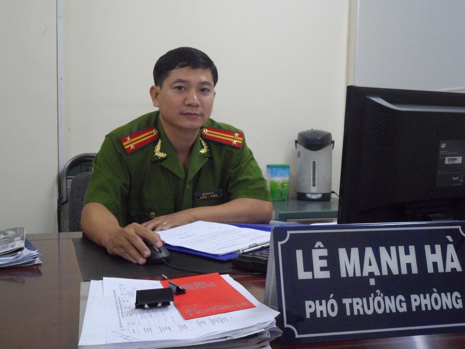 Vụ cháy 4 người chết thảm: Có lối thoát mà nạn nhân không biết! - 1 Trung tá Lê Mạnh Hà, Phó trưởng phòng pháp chế điều tra xử lý cháy nổ (Ảnh: Nguyễn Trà)