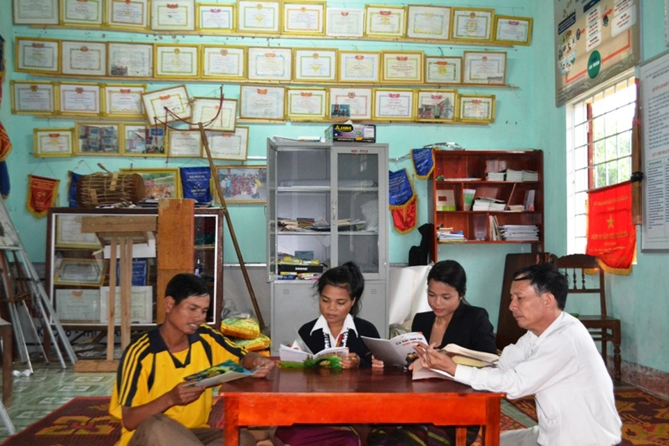 Quảng Trị: Trung tâm học tập cộng đồng - thiết chế giáo dục hướng đến mọi người dân - 2 Người dân đến học tại Trung tâm học tập cộng đồng.