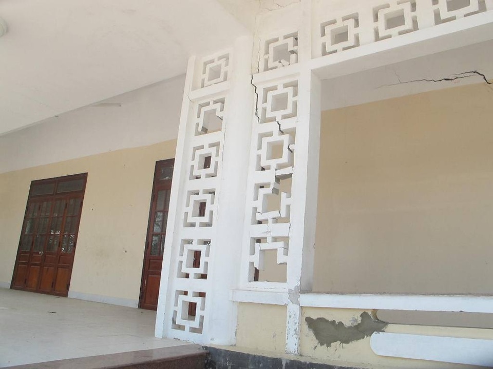 Mới đưa vào sử dụng, công trình đã xuất hiện nhiều vết nứt