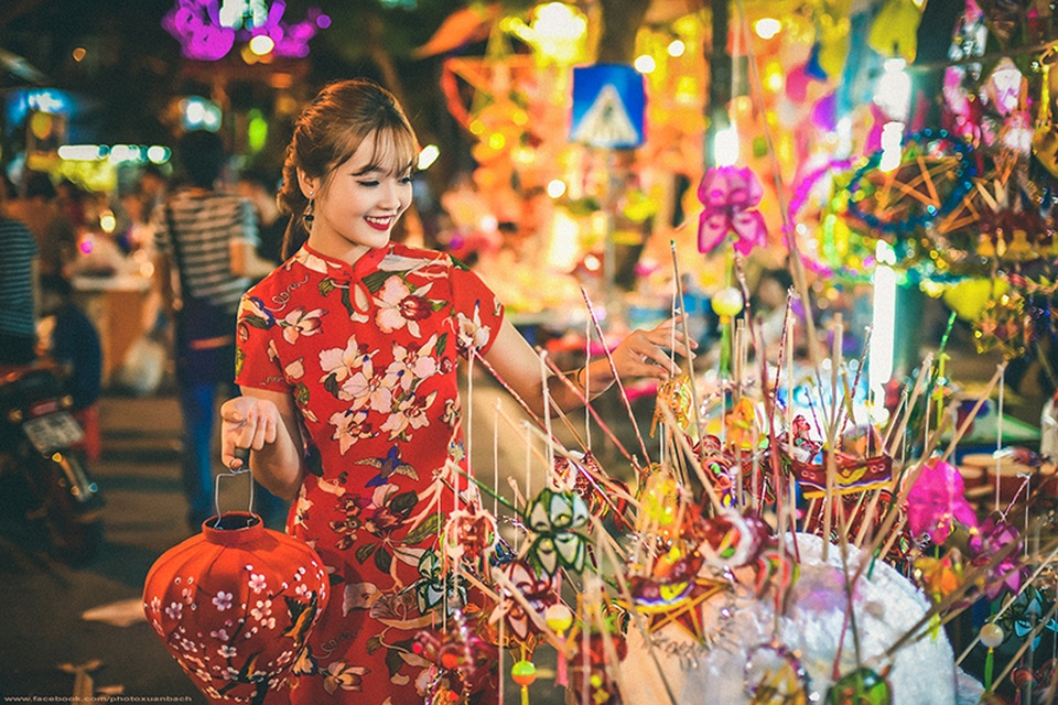 Thiếu nữ Hà thành thỏa sức dạo phố, tỏa sắc dịp Trung thu - 13 Thiếu nữ Hà thành thỏa sức dạo phố, tỏa sắc dịp Trung thu - 13