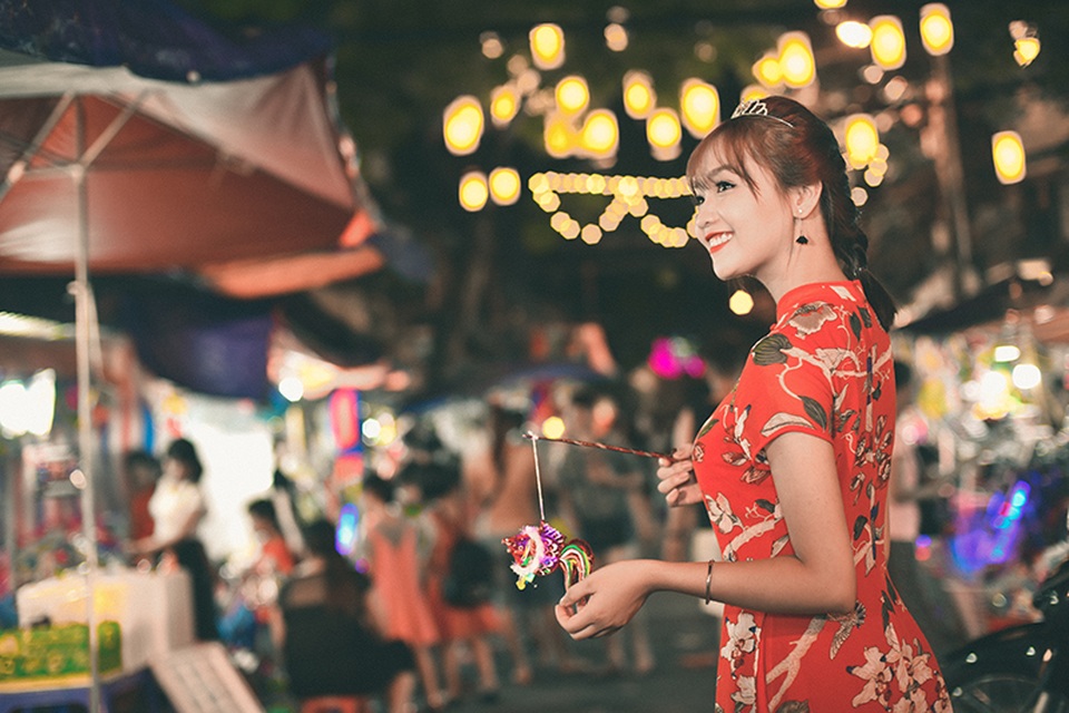 Thiếu nữ Hà thành thỏa sức dạo phố, tỏa sắc dịp Trung thu - 11 Thiếu nữ Hà thành thỏa sức dạo phố, tỏa sắc dịp Trung thu - 11