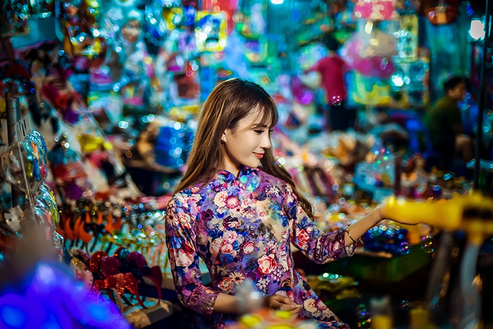 Thiếu nữ Hà thành thỏa sức dạo phố, tỏa sắc dịp Trung thu - 10 Thiếu nữ Hà thành thỏa sức dạo phố, tỏa sắc dịp Trung thu - 10