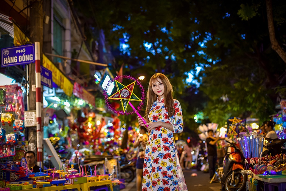 Thiếu nữ Hà thành thỏa sức dạo phố, tỏa sắc dịp Trung thu - 6 Thiếu nữ Hà thành thỏa sức dạo phố, tỏa sắc dịp Trung thu - 6