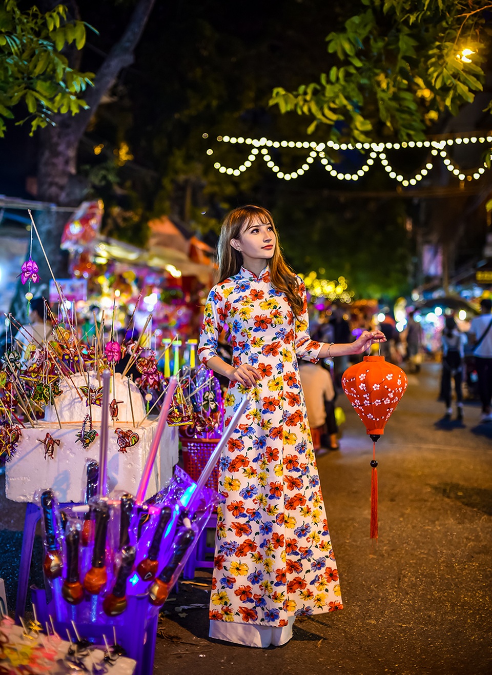 Thiếu nữ Hà thành thỏa sức dạo phố, tỏa sắc dịp Trung thu - 5 Thiếu nữ Hà thành thỏa sức dạo phố, tỏa sắc dịp Trung thu - 5