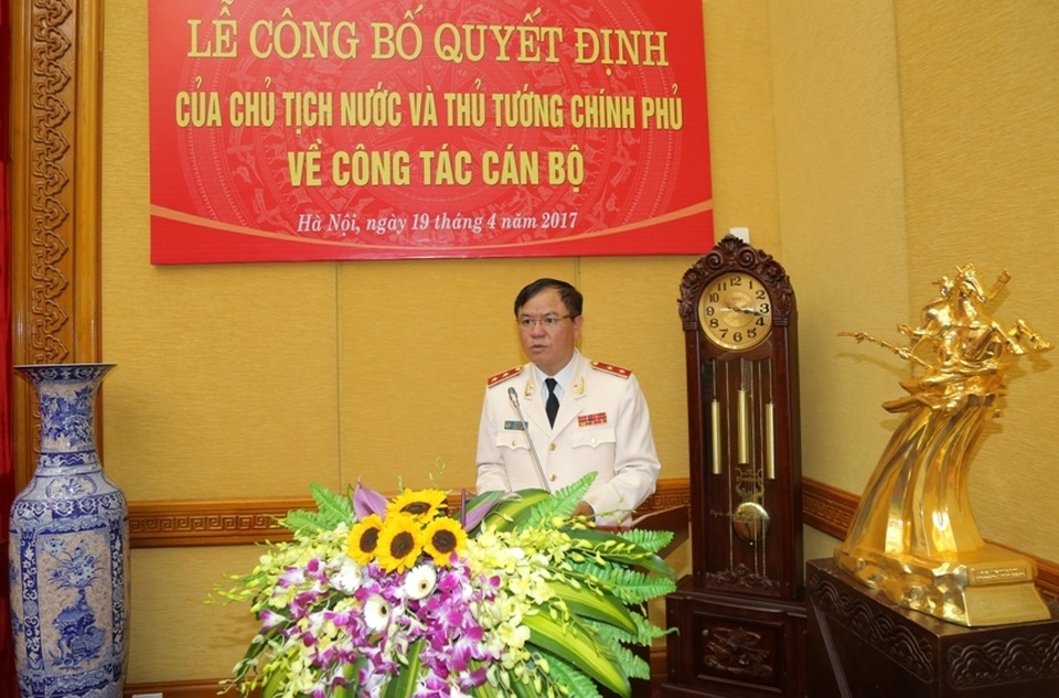 Trao quyết định giao Quyền Tổng cục trưởng Tổng cục Cảnh sát đối với Trung tướng Trần Văn Vệ - 2 Trung tướng Trần Văn Vệ-Quyền Tổng cục trưởng Tổng cục Cảnh sát.