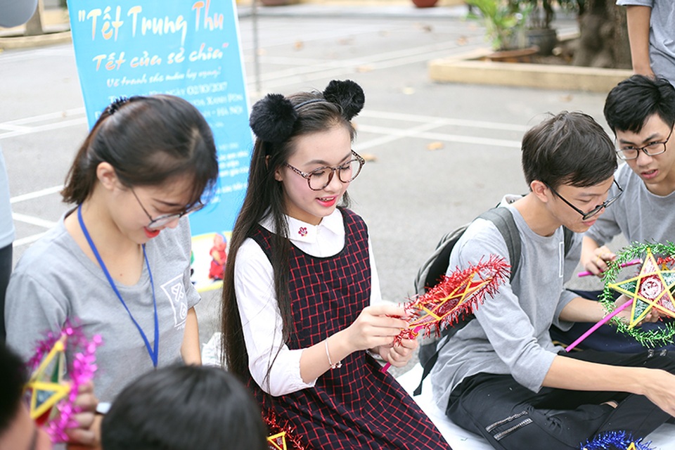 Người mẫu nhí cùng các hoa hậu làm quà Trung thu tặng các bệnh nhi - 2
Bảo Hân hiện đang là học sinh lớp 6K trường THCS Trưng Vương, Hà Nội. Em đã có nhiều năm làm người mẫu ảnh, diễn viên.