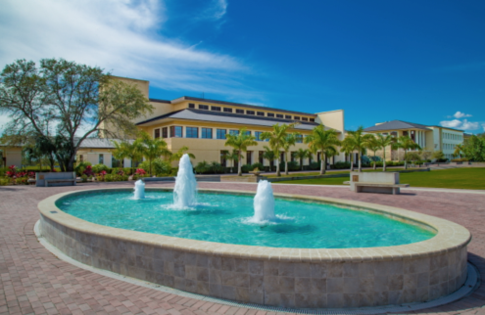 Du học Hoa Kỳ có cần các chứng chỉ ngoại ngữ? - 1 Khuôn viên trường Đại học Ave Maria – bang Florida – Hoa Kỳ