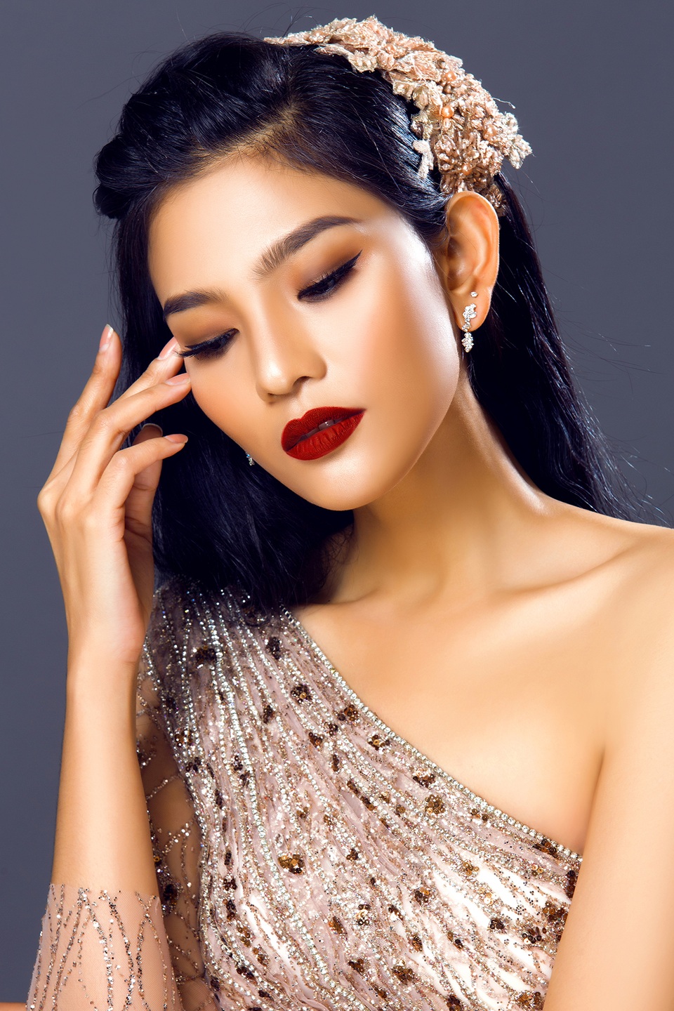 Sớm mồ côi cha, Trương Thị May nguyện “ở vậy” suốt đời phụng dưỡng mẹ - 6 Trương Thị May cũng gây bất ngờ khi chia sẻ, cô cho biết sẽ nguyện ở vậy để phụng dưỡng mẹ và nuôi dạy các em.