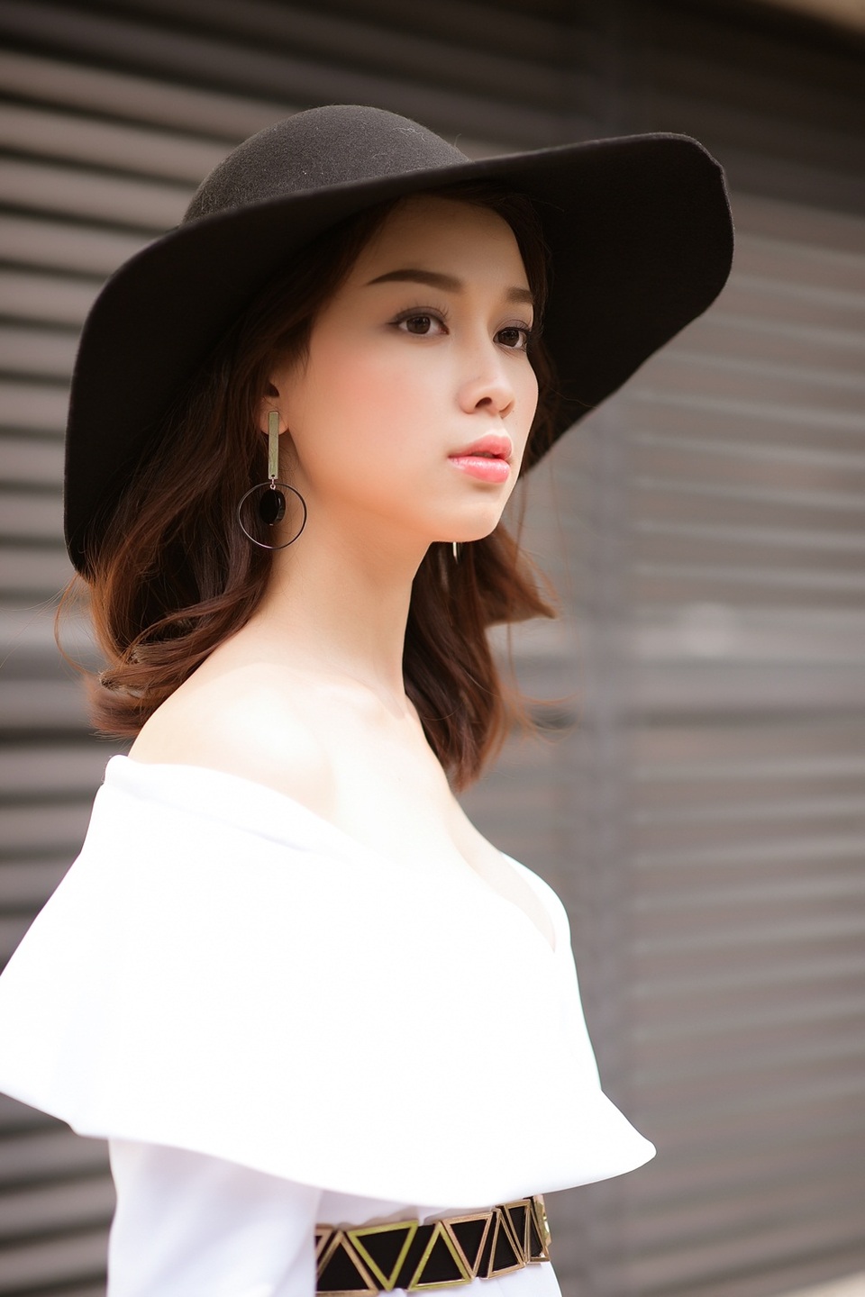 Người đẹp Trương Tùng Lan sexy dạo phố với áo xẻ sâu ngực - 8 Người đẹp Trương Tùng Lan sexy dạo phố với áo xẻ sâu ngực - 8