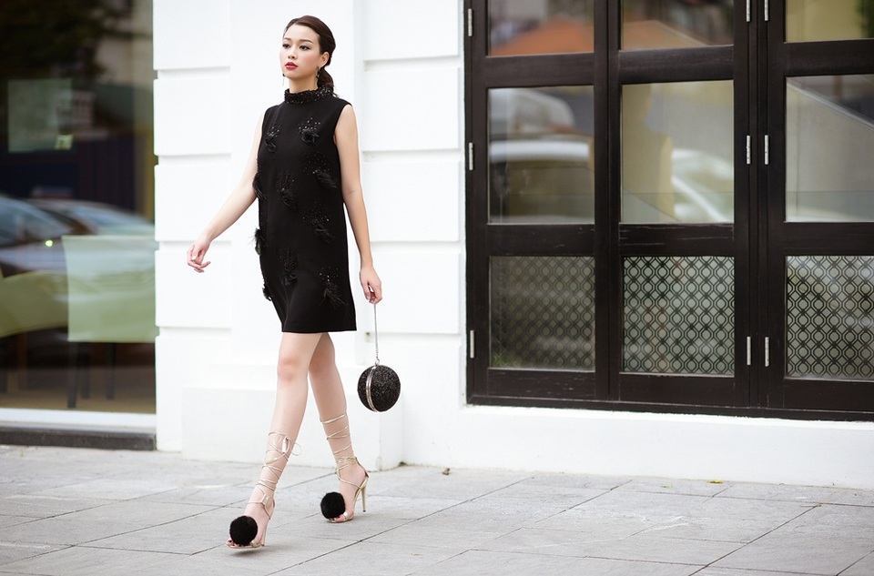 Người đẹp Trương Tùng Lan sexy dạo phố với áo xẻ sâu ngực - 17 Người đẹp Trương Tùng Lan sexy dạo phố với áo xẻ sâu ngực - 17