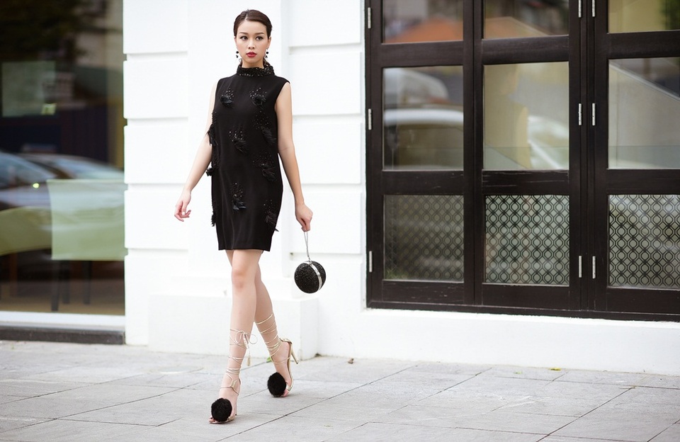 Người đẹp Trương Tùng Lan sexy dạo phố với áo xẻ sâu ngực - 16 Người đẹp Trương Tùng Lan sexy dạo phố với áo xẻ sâu ngực - 16