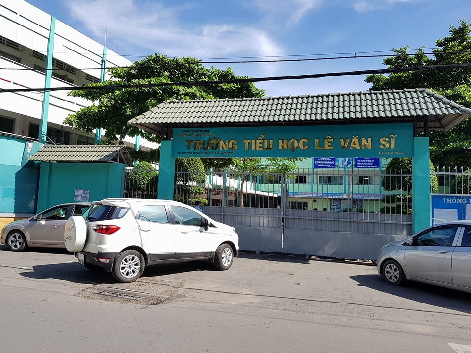 Ban đại diện cha mẹ học sinh huy động cả trăm triệu đồng sửa lớp học - 1 Trường tiểu học Lê Văn Sĩ, Q. Tân Bình, TPHCM