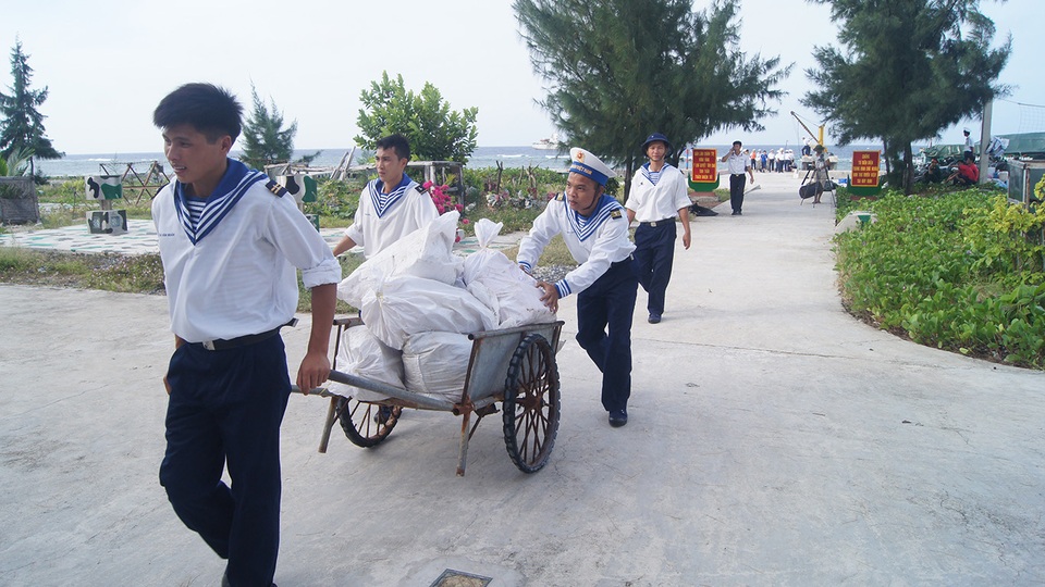 Trường Sa rộn rã đón Tết sớm - 2 Trường Sa rộn rã đón Tết sớm - 2