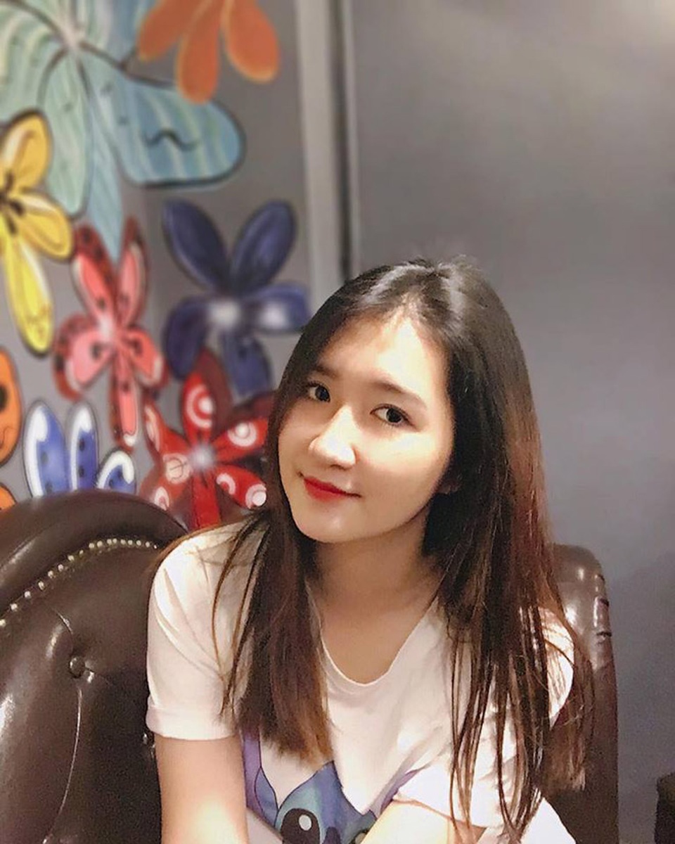Màn “cú hóa tiên” không thể tin nổi của cô gái Hà thành - 2
Cô gái xấu xí năm ấy giờ đã xinh như hot girl
