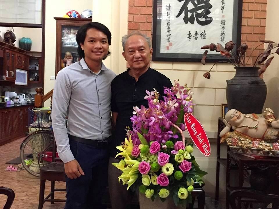 “Bolero khiến người ta thụt lùi hay Tùng Dương đang bị thụt lùi?” - 2 Tiến sĩ Phạm Việt Long (áo đen).