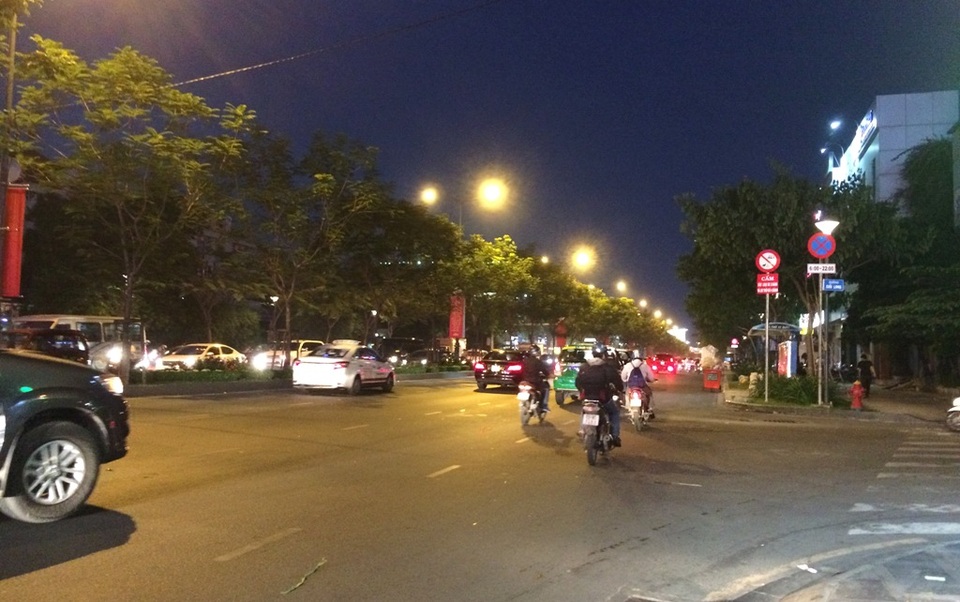 Sân bay Tân Sơn Nhất thông thoáng trong những chuyến bay đêm - 1 Tuyến đường Trường Sơn thông thoáng vào tối 27 tháng Chạp