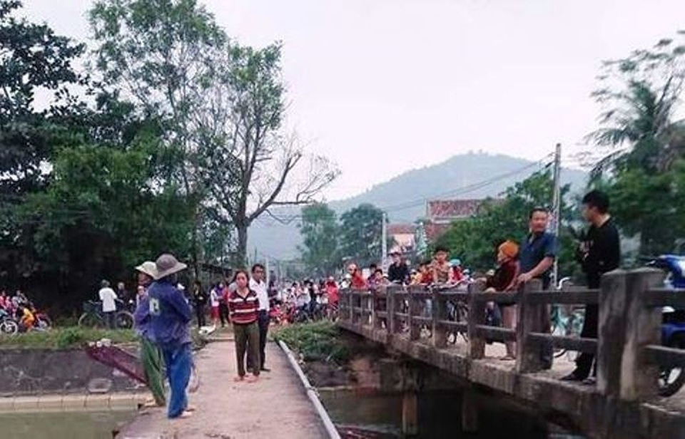 Tìm thấy thi thể cụ bà sau 2 ngày mất tích trên sông - 1 Thi thể cụ Ngô Thị Vịnh được tìm thấy cách hiện trường khoảng 700m.