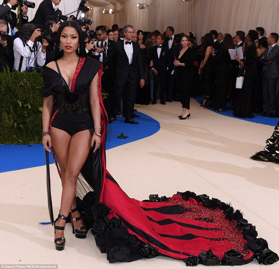 Những trang phục siêu xấu tại sự kiện thời trang Met - 21
Nicki Minaj trông già nua với bộ trang phục này