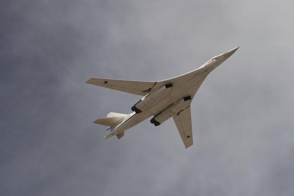 Dàn máy bay chiến đấu của Nga "làm mưa làm gió" trên chiến trường Syria - 2
Một máy bay Tu-160M có 4 chỗ ngồi và có khả năng mang 44 tấn vũ khí. (Ảnh: Reuters)