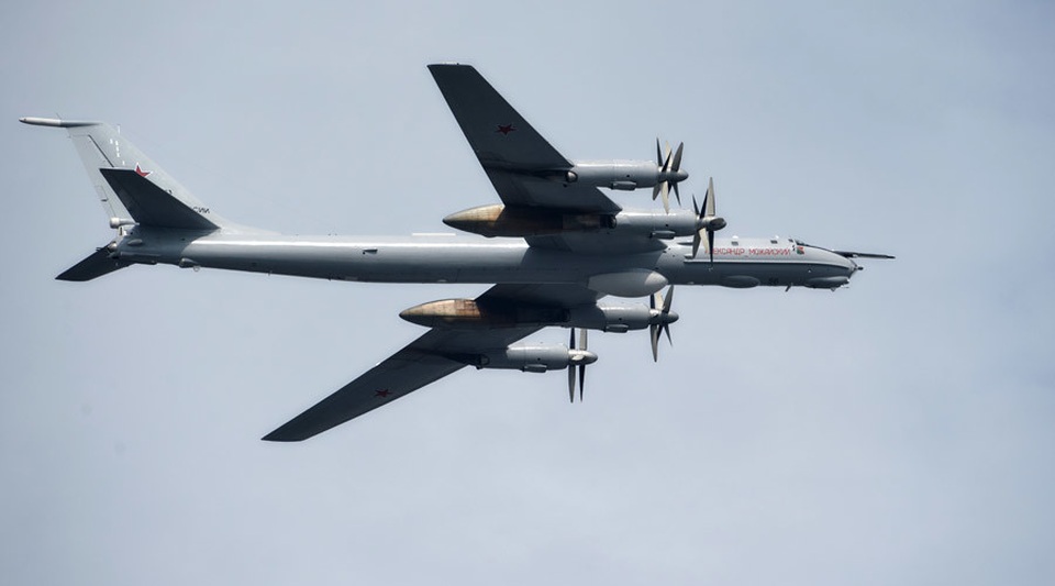 “Chim sắt” Nga phóng tên lửa chôn vùi hang ổ khủng bố ở Syria - 1 Máy bay ném bom chiến lược T-95 (Ảnh: Sputnik)