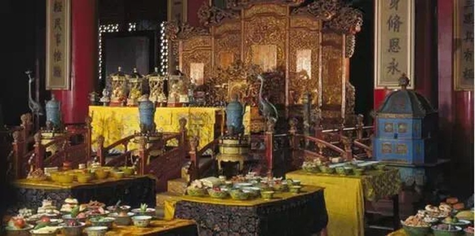Cuộc sống xa hoa không tưởng của Từ Hy Thái hậu - 1 Bữa ăn gồm cả trăm món phục vụ riêng Thái hậu