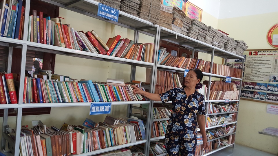 Tủ sách khuyến học đặc biệt ở thôn Phú Mẫn - 2 Một góc tủ sách khuyến học thôn Phú Mẫn.