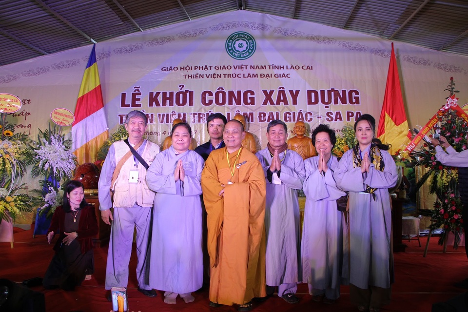 Khởi công xây dựng thiền viện trúc lâm Đại Giác - Sapa - 8
Phật tử Từ Tâm cùng nhóm đạo tràng Hà Nội, Hải Phòng.