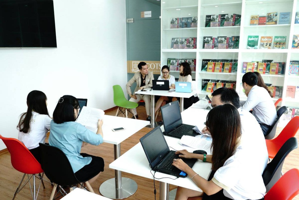 Toàn cảnh buổi tư vấn “Lộ trình IELTS 8.0+ cùng các chuyên gia hàng đầu” - 10 Các chuyên gia giải đáp cho bạn đọc trong buổi tư vấn sáng nay.