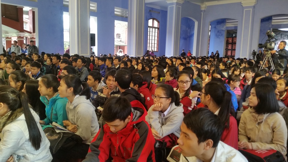 Hơn 4.000 học sinh Huế tham gia chương trình tư vấn tuyển sinh - hướng nghiệp - 1 Hơn 4.000 bạn học sinh cuối cấp 3 tại Huế đã tham gia ngày hội tư vấn tuyển sinh – hướng nghiệp 2017