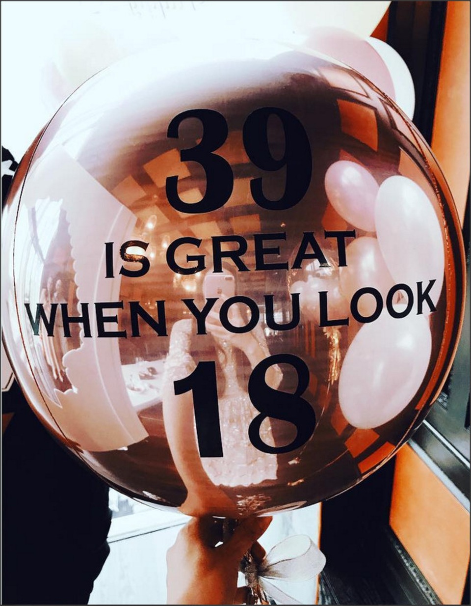 
39 tuổi vẫn rất tuyệt khi bạn trông như gái 18, đó chính là thông điệp mà Bội Từ muốn gửi tới những phụ nữ có gia đình như cô.
