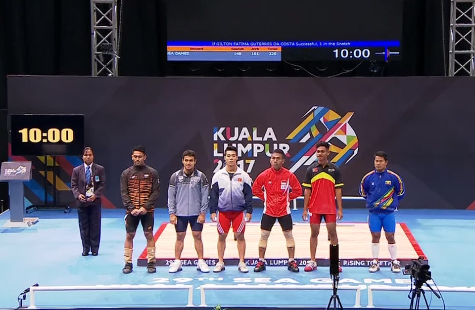 Nhật ký SEA Games 29 ngày 29/8: Pencak Silat giành ba tấm HCV - 31
Phạm Tuấn Anh (thứ ba từ trái sang) tranh tài ở hạng 69kg