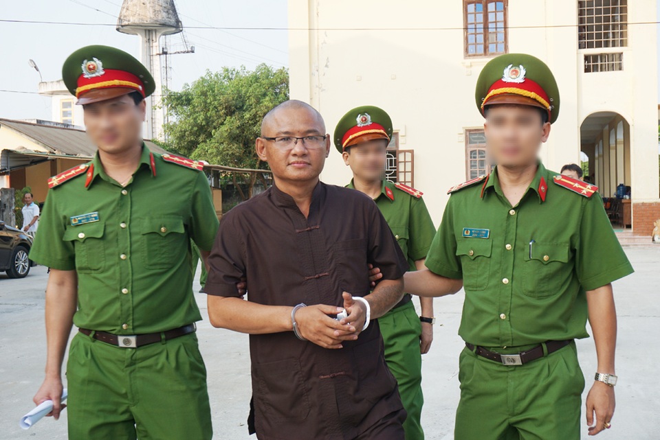 Trùm ma túy Phan Đình Tuấn (tức Tuấn Lay), kẻ đang mang 2 bản án tử hình liên quan đến thương vụ mua bán hơn 400 bánh heroin