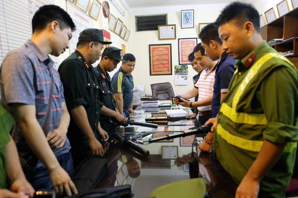 Công an Hà Nội tổng kiểm tra ban đêm các khu vực đông người - 2 Trang thiết bị trấn áp tội phạm được tăng cường.