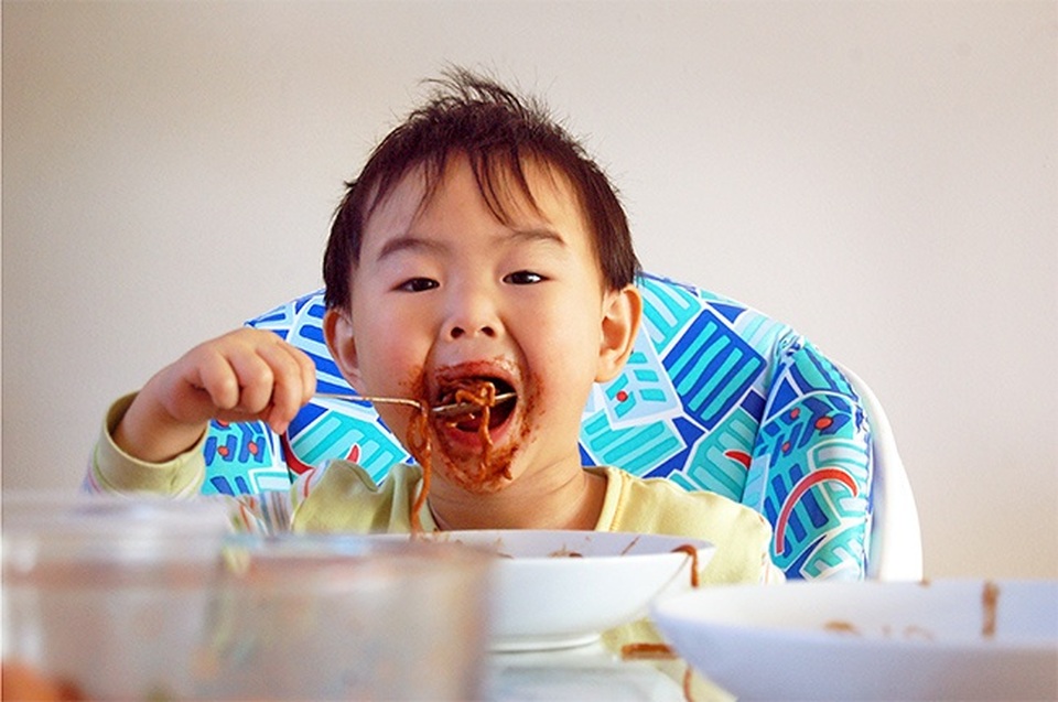 Những cách chăm con "lạ đời" trên thế giới - 4