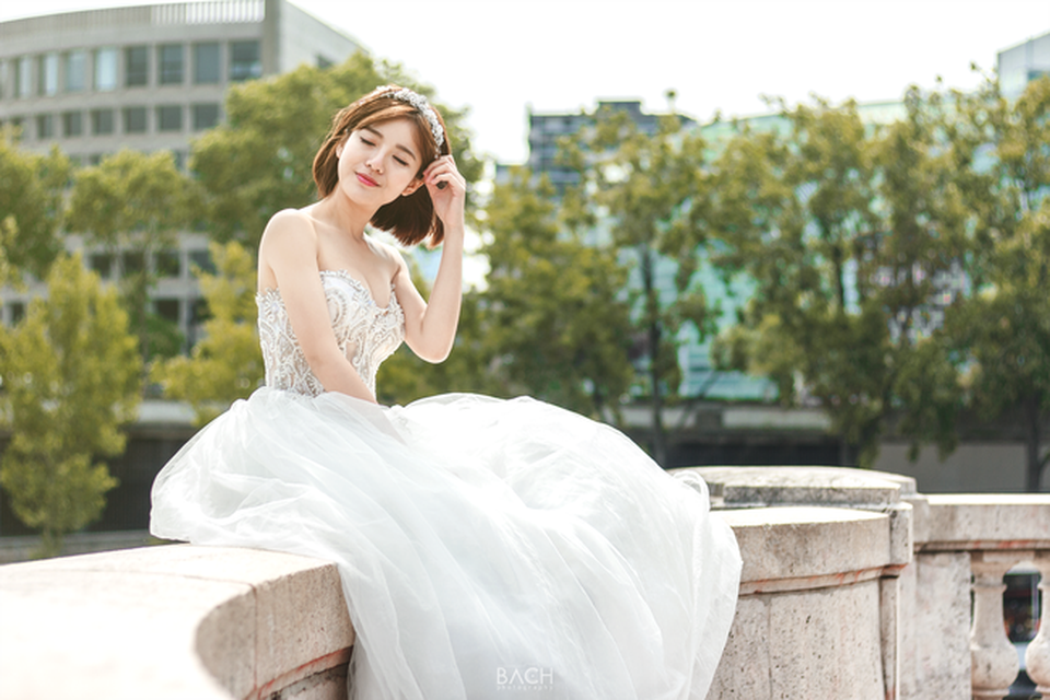 Khoe ảnh cưới ngọt ngào ở 3 nước, Tú Linh mơ về một gia đình nhỏ - 5 Khoe ảnh cưới ngọt ngào ở 3 nước, Tú Linh mơ về một gia đình nhỏ - 5