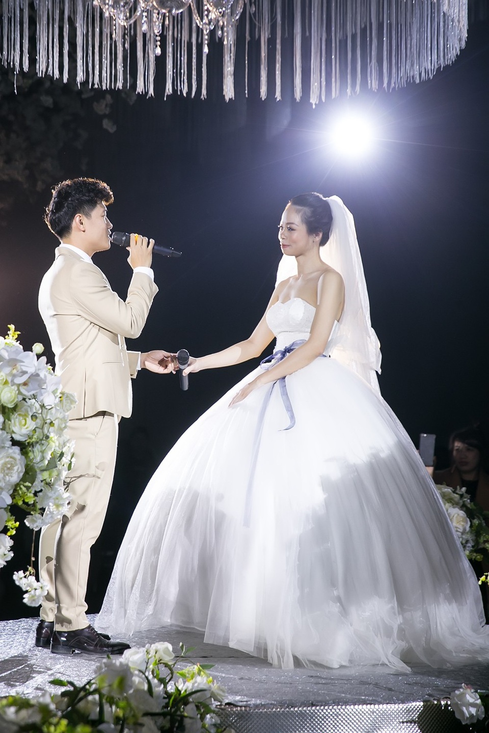 Tùng Linh - nhóm Oplus bất ngờ cưới vợ là giảng viên trường báo chí - 3 Tùng Linh - nhóm Oplus bất ngờ cưới vợ là giảng viên trường báo chí - 3