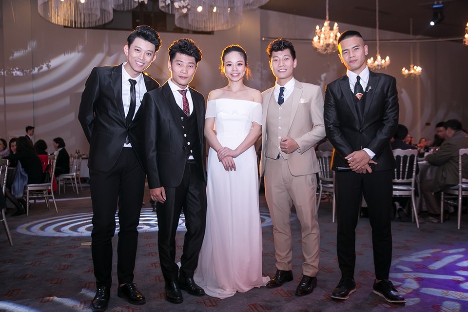 Tùng Linh - nhóm Oplus bất ngờ cưới vợ là giảng viên trường báo chí - 12 Tùng Linh - nhóm Oplus bất ngờ cưới vợ là giảng viên trường báo chí - 12