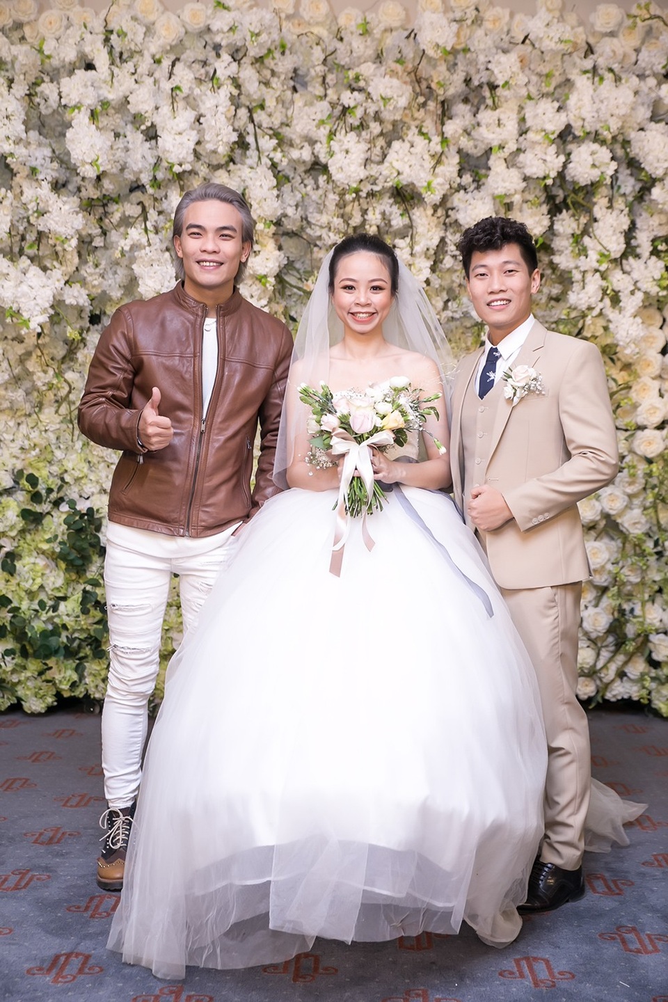 Tùng Linh - nhóm Oplus bất ngờ cưới vợ là giảng viên trường báo chí - 16 Tùng Linh - nhóm Oplus bất ngờ cưới vợ là giảng viên trường báo chí - 16