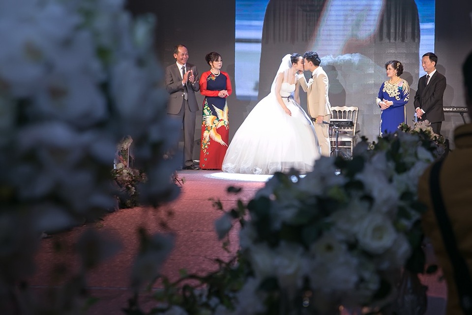 Tùng Linh - nhóm Oplus bất ngờ cưới vợ là giảng viên trường báo chí - 6 Tùng Linh - nhóm Oplus bất ngờ cưới vợ là giảng viên trường báo chí - 6