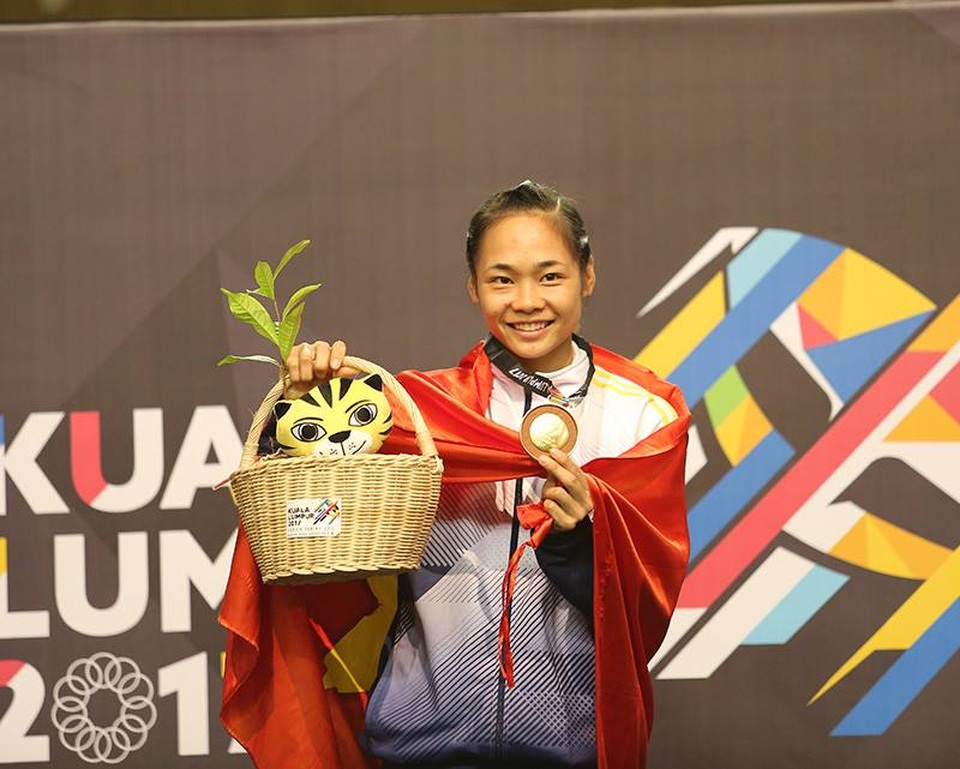 Nhật ký SEA Games 29 ngày 29/8: Pencak Silat giành ba tấm HCV - 22
Phạm Thị Tươi nhận HCV ở hạng cân dưới 50kg nữ (Tanding - Pencak Silat), ảnh: Q.H