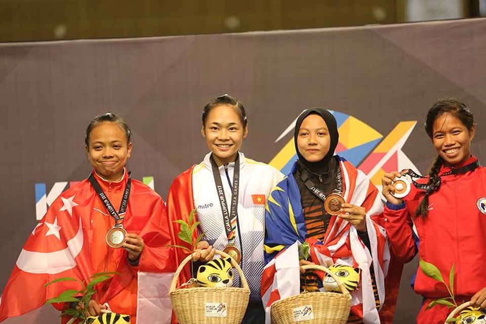 Nhật ký SEA Games 29 ngày 29/8: Pencak Silat giành ba tấm HCV - 23
Các vận động viên nhận HC hạng 50kg của nữ (Tanding, Pencak Silat), ảnh: Q.H