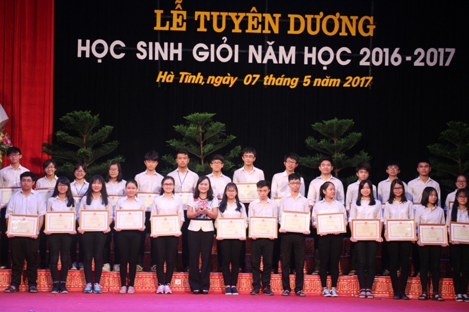 
Năm học 2016 -2017, Hà Tĩnh có 92 em dự thi kỳ thi chọn học sinh giỏi văn hóa THPT cấp quốc gia thì có 77 em đạt giải, chiếm tỷ lệ 83,7%.

