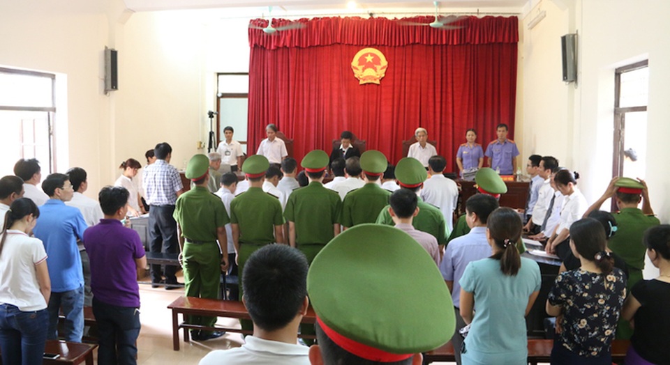 Tuyên án vụ Đồng Tâm: 3 cựu cán bộ được hưởng án treo - 1 Các bị cáo nghe tòa tuyên án