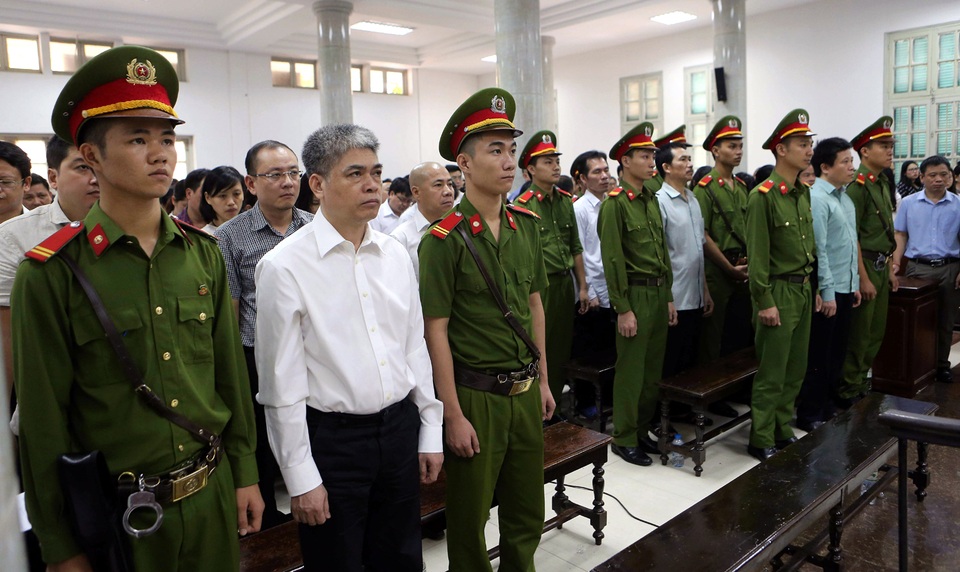 Tuyên tử hình Nguyễn Xuân Sơn, tù chung thân Hà Văn Thắm - 2
Các bị cáo nghe tuyên án